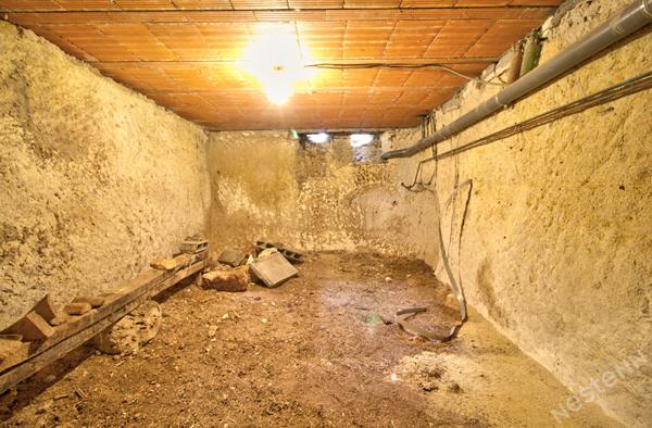 LAMONTJOIE - Maison en pierre de 91m² habitables avec 2 chambres, cave et jardin