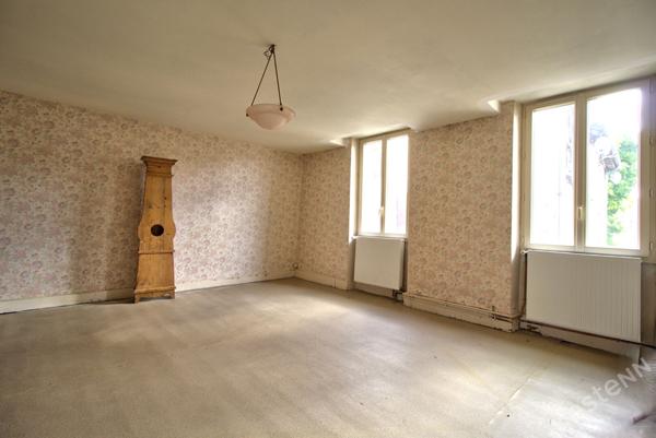 LAMONTJOIE - Maison en pierre de 91m² habitables avec 2 chambres, cave et jardin