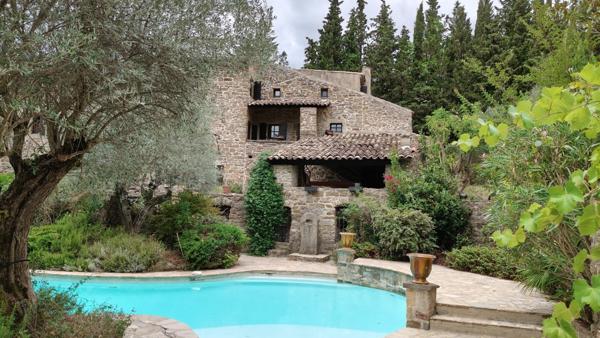 Ancienne Maison Atypique proche centre Ville Privas