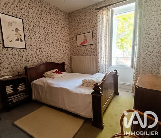 Maison à vendre 5 pièces 138 m² Saint Aulaye-Puymangou