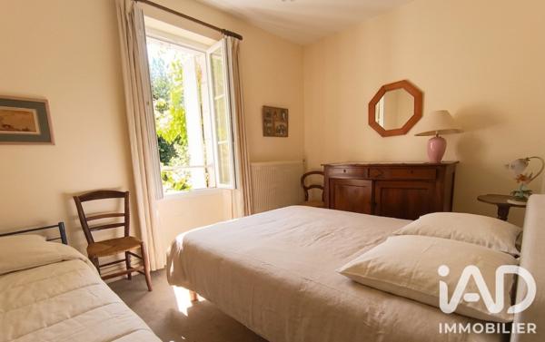 Maison à vendre 5 pièces 138 m² Saint Aulaye-Puymangou