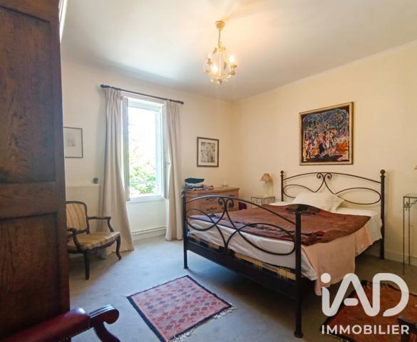 Maison à vendre 5 pièces 138 m² Saint Aulaye-Puymangou
