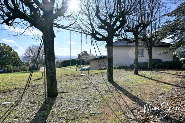 VAUGNERAY - Terrain à bâtir pour une maison P4 à étage + garage