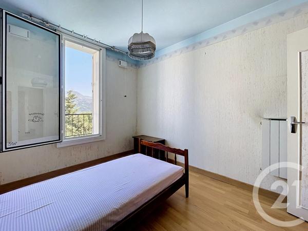 Appartement F5 à vendre  5 pièces - 91,80 m 2   CARROS  - 06