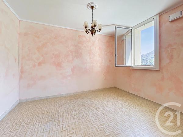 Appartement F5 à vendre  5 pièces - 91,80 m 2   CARROS  - 06