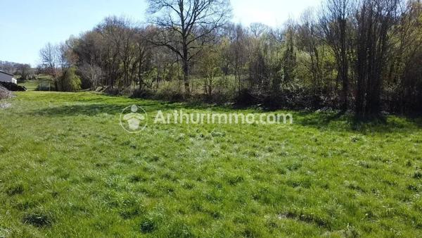 Vente                                                      Terrain
                        
                                         1400 m2                     à Saint-Astier