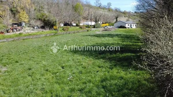 Vente                                                      Terrain
                        
                                         1400 m2                     à Saint-Astier