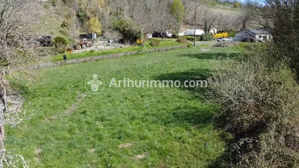 Vente                                                      Terrain
                        
                                         1400 m2                     à Saint-Astier