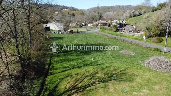 Vente                                                      Terrain
                        
                                         1400 m2                     à Saint-Astier