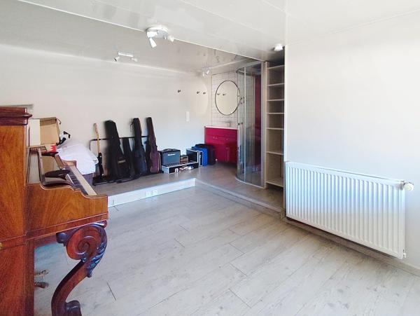 Maison de caractère avec extensions et piscine – Genas Azieu