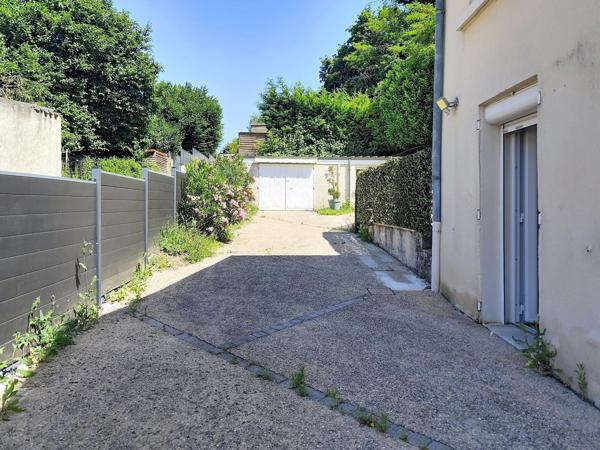 Maison de caractère avec extensions et piscine – Genas Azieu