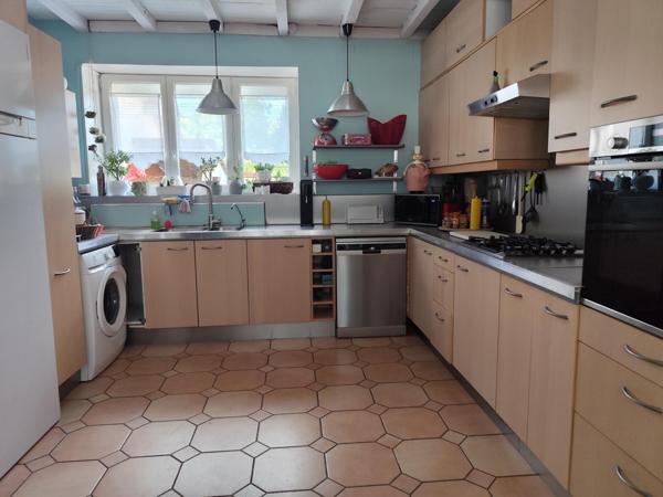 Maison de caractère avec extensions et piscine – Genas Azieu