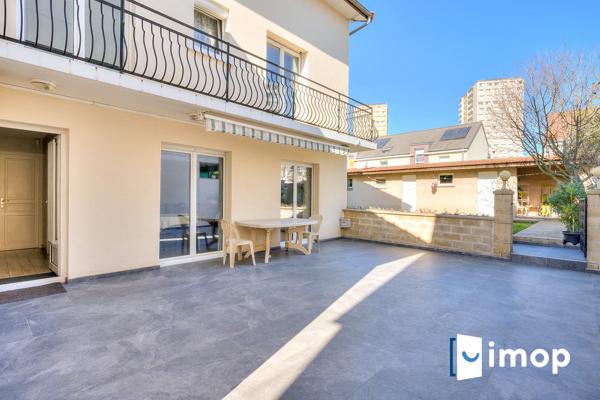 Maison en parfait état - 6 chambres - terrasse - garage