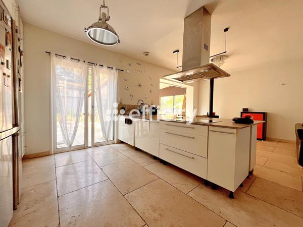 Maison 7 pièces - 230 m²