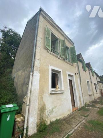 NOGENT LE ROTROU (Le Tertre Masnier), maison de ville mitoyenne comprenant 

Au rez-de-chauss...