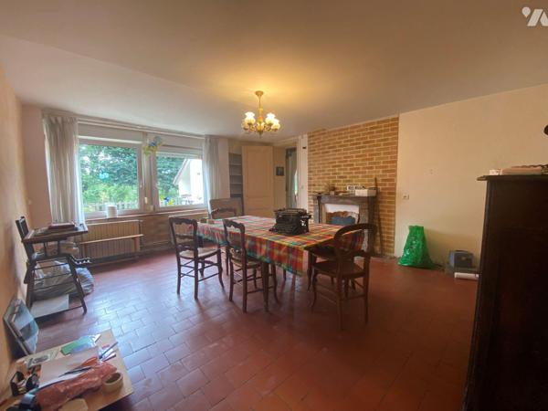 NOGENT LE ROTROU (Le Tertre Masnier), maison de ville mitoyenne comprenant 

Au rez-de-chauss...