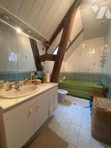 NOGENT LE ROTROU (Le Tertre Masnier), maison de ville mitoyenne comprenant 

Au rez-de-chauss...