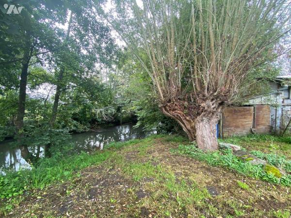 NOGENT LE ROTROU (Le Tertre Masnier), maison de ville mitoyenne comprenant 

Au rez-de-chauss...