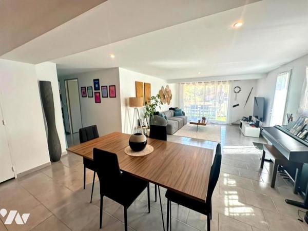 APPARTEMENT T3 AVEC TERRASSE 2 PLACES DE PARKING CABANON DE JARDIN A FUVEAU 
