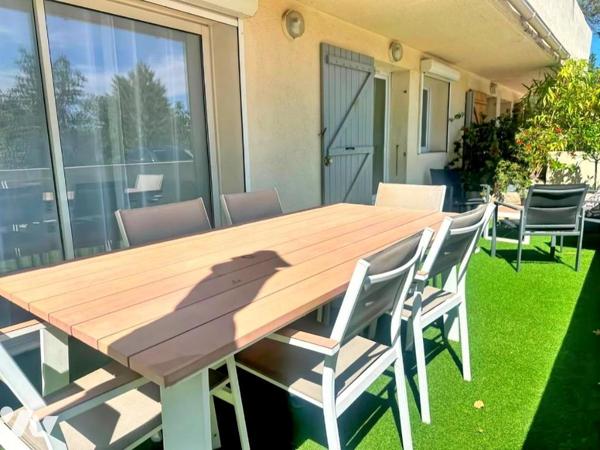 APPARTEMENT T3 AVEC TERRASSE 2 PLACES DE PARKING CABANON DE JARDIN A FUVEAU 