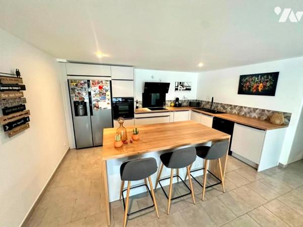 APPARTEMENT T3 AVEC TERRASSE 2 PLACES DE PARKING CABANON DE JARDIN A FUVEAU 