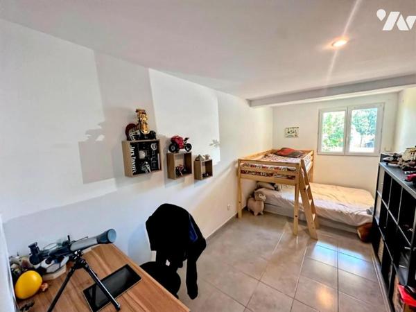 APPARTEMENT T3 AVEC TERRASSE 2 PLACES DE PARKING CABANON DE JARDIN A FUVEAU 