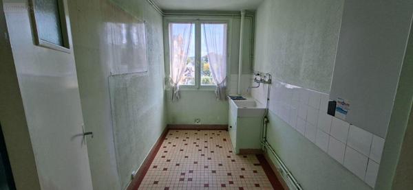 Appartement à rénover à vendre à Évreux dans l'Eure (27000), ref : A2864