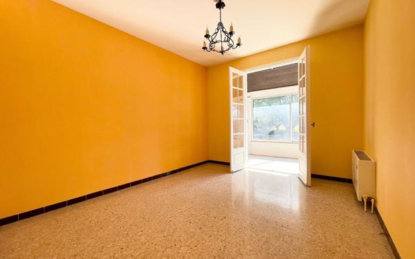 Maison à vendre    5 pièces •  Clarensac