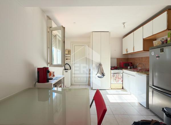 À VENDRE 13100 AIX-EN-PROVENCE, SECTEUR LA TORSE : APPARTEMENT DE TYPE 2 PIÈCES VENDU LOUÉ, AVEC TERRASSE ET PLACE DE STATIONNEMENT.