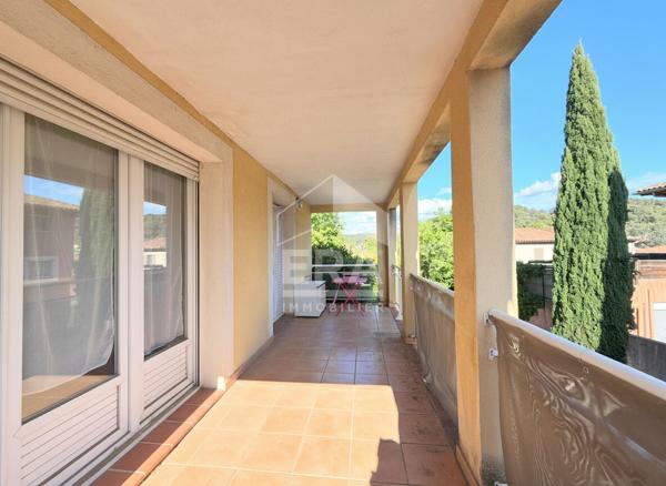 À VENDRE 13100 AIX-EN-PROVENCE, SECTEUR LA TORSE : APPARTEMENT DE TYPE 2 PIÈCES VENDU LOUÉ, AVEC TERRASSE ET PLACE DE STATIONNEMENT.