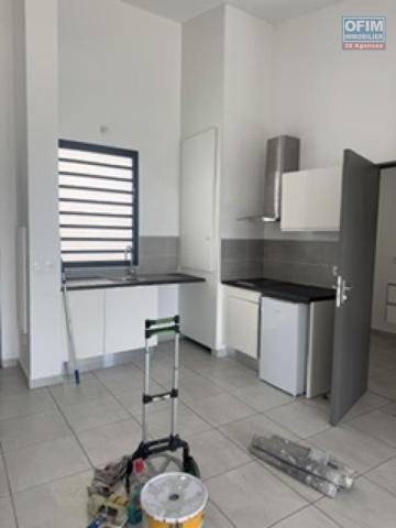 A louer bel appartement récent de type F2 sur la résidence Castel Roc Bois de Nèfles à Sainte Clotilde.