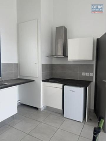 A louer bel appartement récent de type F2 sur la résidence Castel Roc Bois de Nèfles à Sainte Clotilde.