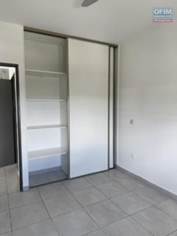 A louer bel appartement récent de type F2 sur la résidence Castel Roc Bois de Nèfles à Sainte Clotilde.