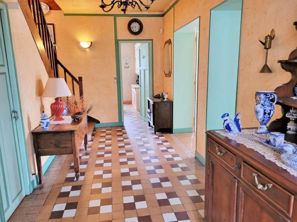 Maison de ville à vendre à Cloyes-les-Trois-Rivières dans l'Eure-et-Loir (28220), ref : JS/683   
Centre ville