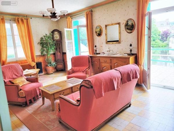 Maison de ville à vendre à Cloyes-les-Trois-Rivières dans l'Eure-et-Loir (28220), ref : JS/683   
Centre ville