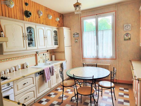 Maison de ville à vendre à Cloyes-les-Trois-Rivières dans l'Eure-et-Loir (28220), ref : JS/683   
Centre ville