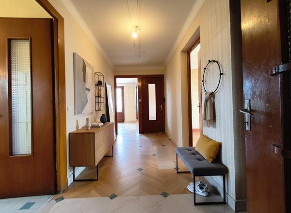 Maison sur 3 niveaux - 7 pièces