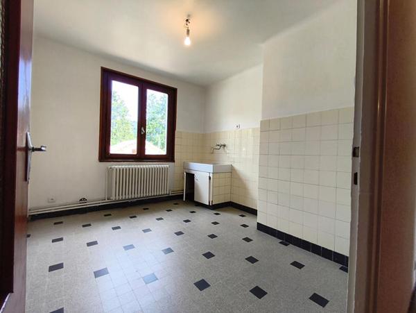 Maison sur 3 niveaux - 7 pièces