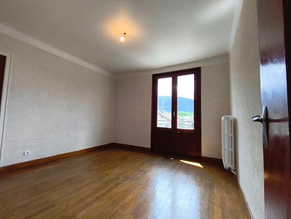 Maison sur 3 niveaux - 7 pièces
