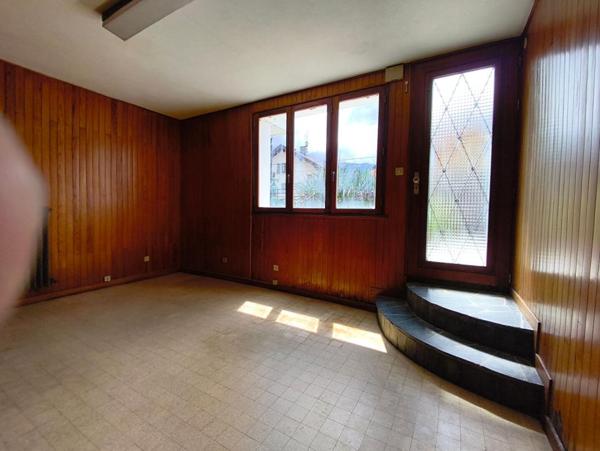 Maison sur 3 niveaux - 7 pièces