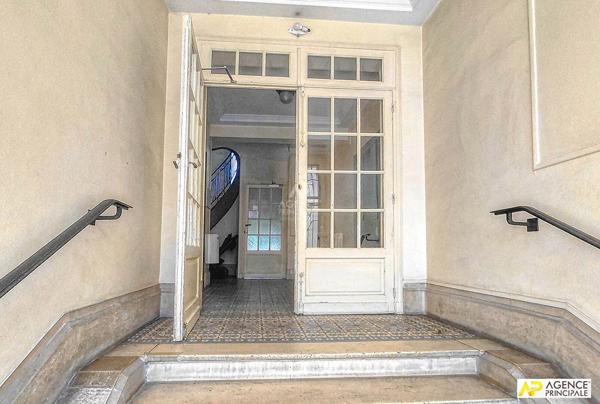 Versailles Rive-Droite studio de 15m² carrez situé au rez de chaussée avec cave 150 000 € **  - Référence  29147
