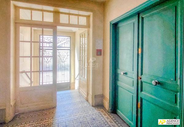 Versailles Rive-Droite studio de 15m² carrez situé au rez de chaussée avec cave 150 000 € **  - Référence  29147