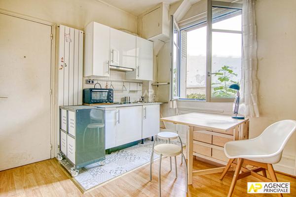 Versailles Rive-Droite studio de 15m² carrez situé au rez de chaussée avec cave 150 000 € **  - Référence  29147