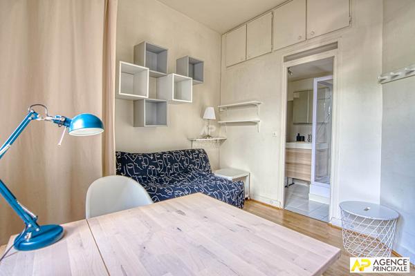 Versailles Rive-Droite studio de 15m² carrez situé au rez de chaussée avec cave 150 000 € **  - Référence  29147