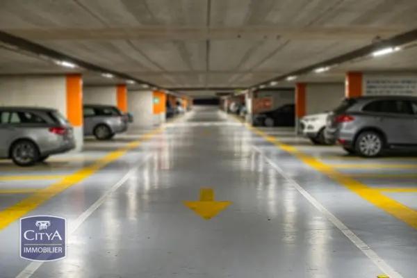 Parking à vendre 12m² Tours (37000)
