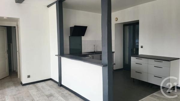 Immeuble à vendre  324,42 m 2   MONTEREAU FAULT YONNE  - 77