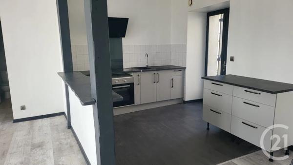 Immeuble à vendre  324,42 m 2   MONTEREAU FAULT YONNE  - 77