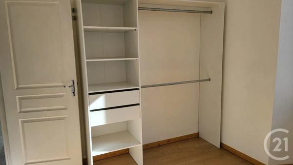 Immeuble à vendre  324,42 m 2   MONTEREAU FAULT YONNE  - 77