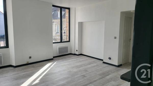 Immeuble à vendre  324,42 m 2   MONTEREAU FAULT YONNE  - 77