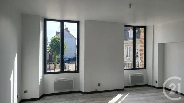 Immeuble à vendre  324,42 m 2   MONTEREAU FAULT YONNE  - 77